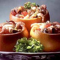 Салат из морепродуктов в грейпфруте Салат из морепродуктов в грейпфруте