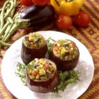 Баклажаны, фаршированные овощами Баклажаны, фаршированные овощами