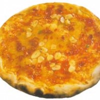 Пицца с чесноком, оливковым маслом и перцем Пицца с чесноком, оливковым маслом и перцем