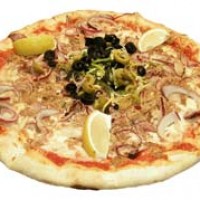 Пицца с тунцом и луком Пицца с тунцом и луком