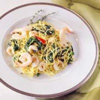 Рецепты: Тальолини с креветками и шпинатом