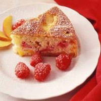 Рецепты: Пирог с персиками и малиной