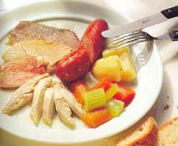 Мясное ассорти с зеленым соусом Мясное ассорти с зеленым соусом