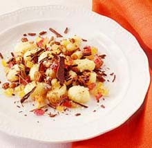 Ньоки из картофеля с фруктами и шоколадом