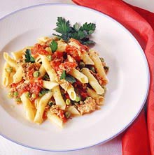 Макароны с тунцом и зеленым горошком Макароны с тунцом и зеленым горошком