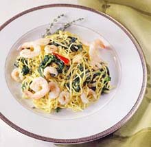 Рецепты: Тальолини с креветками и шпинатом